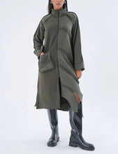 Load image into Gallery viewer, QUEEN G CARDIGAN