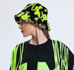 Q BUCKET HAT