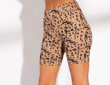 Load image into Gallery viewer, Crop-top-shorts-set.jpg